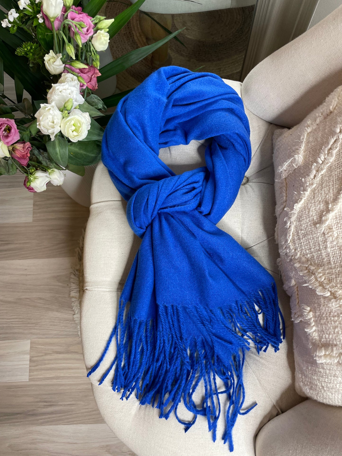 Écharpe toucher cachemire bleue roi